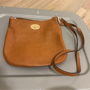 Elegant Tan Leather Crossbody Bag